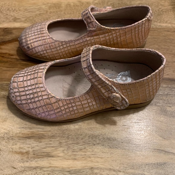 Girls slip on - Picture 2 of 3